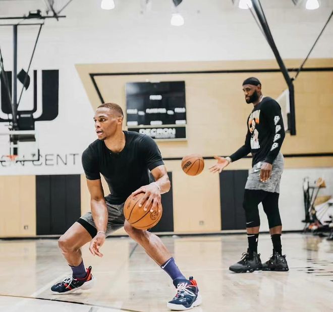 边路队友牵 边路队友牵