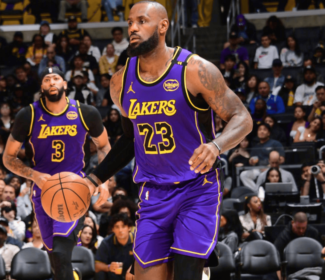 目争抢控球 目争抢控球