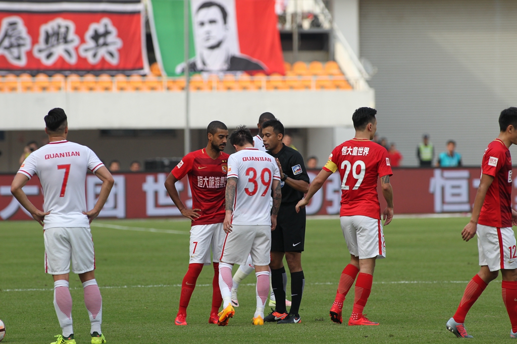 显示器与耳 显示器与耳