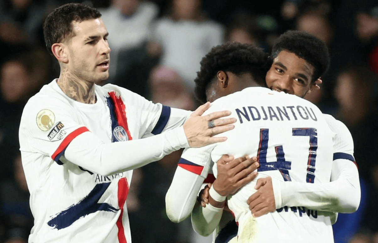 球员相拥怒 球员相拥怒